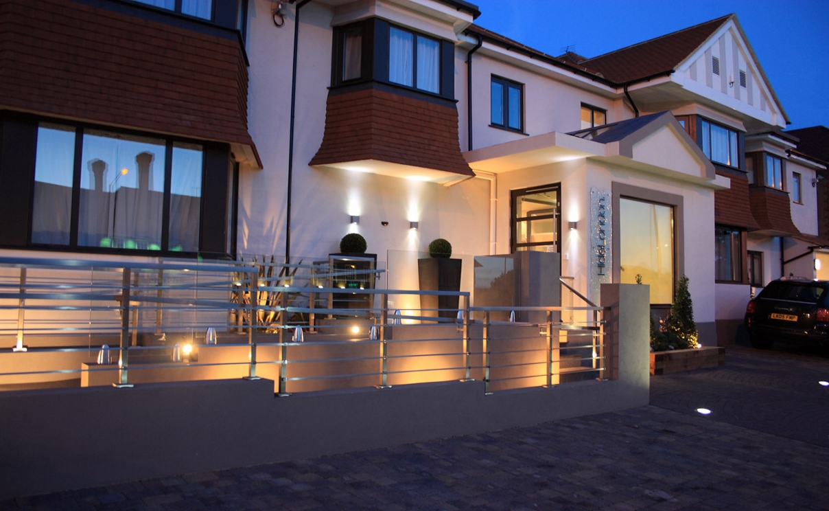 Hotel. Hide Hotel, Hendon Way